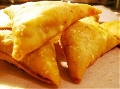 Vegetable and chicken samosa