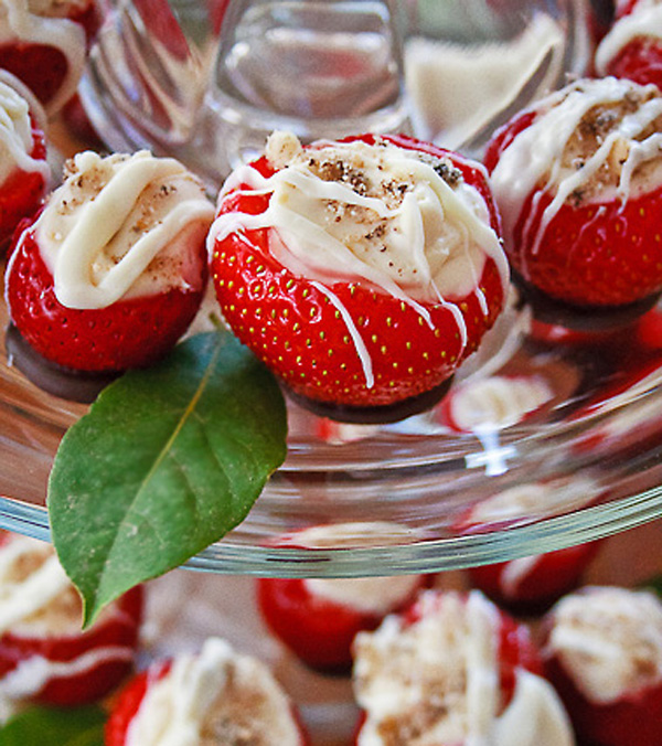 Cheesecake-Stuffed-Strawberries